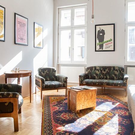 Stylishly Redecorated Apartment In Great Location Будапеща Екстериор снимка