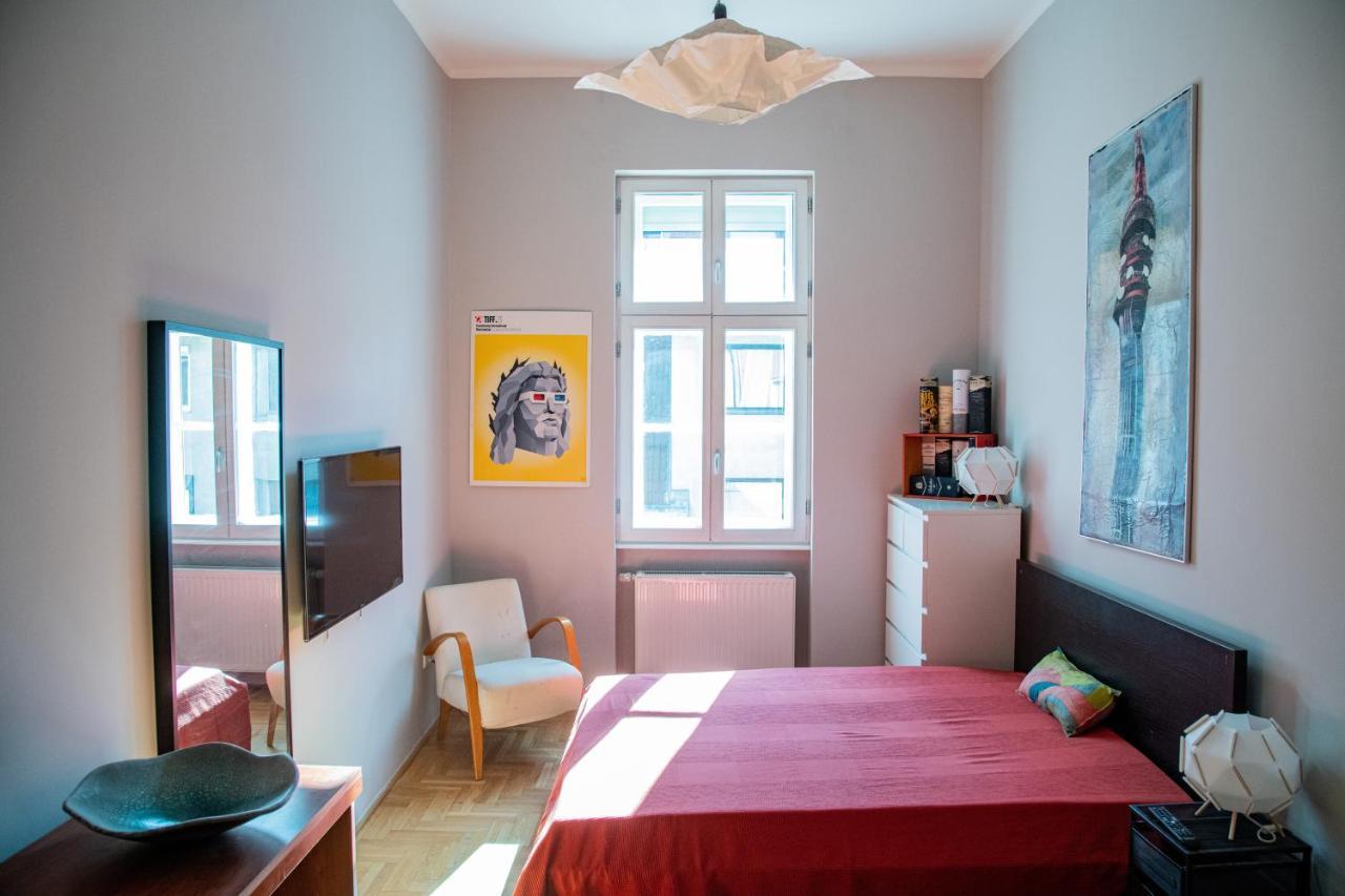 Stylishly Redecorated Apartment In Great Location Будапеща Екстериор снимка