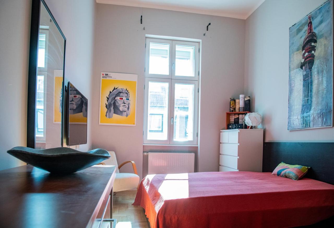 Stylishly Redecorated Apartment In Great Location Будапеща Екстериор снимка