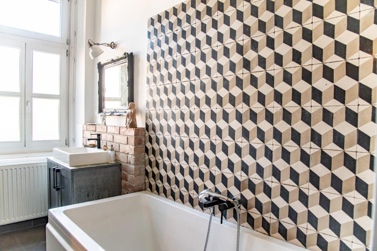 Stylishly Redecorated Apartment In Great Location Будапеща Екстериор снимка